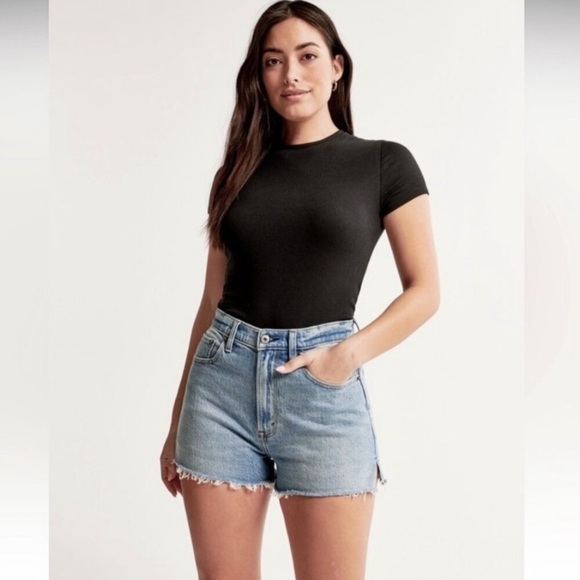 Abercrombie & Fitch the mom high rise blue Jean short curve love size 34/18 - Picture 2 of 8